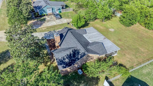 Building Photo - Lee County!