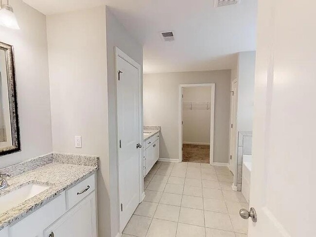 Building Photo - 2623 Dunkirk Cir