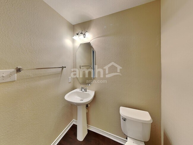 Building Photo - 5459 Montague Ln