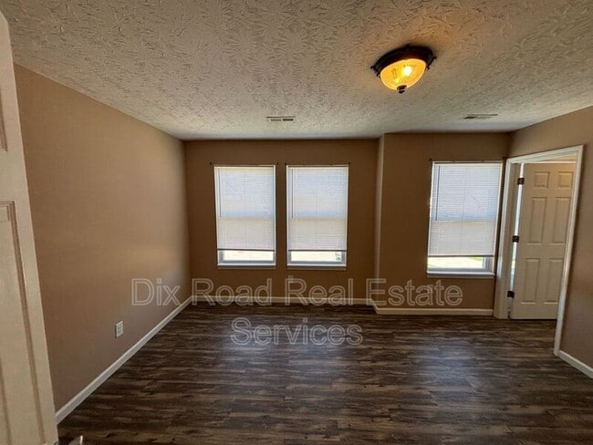 Building Photo - 2497 Deercove Ct.