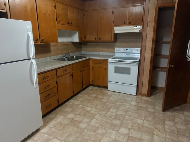 Building Photo - 85 Wilson St