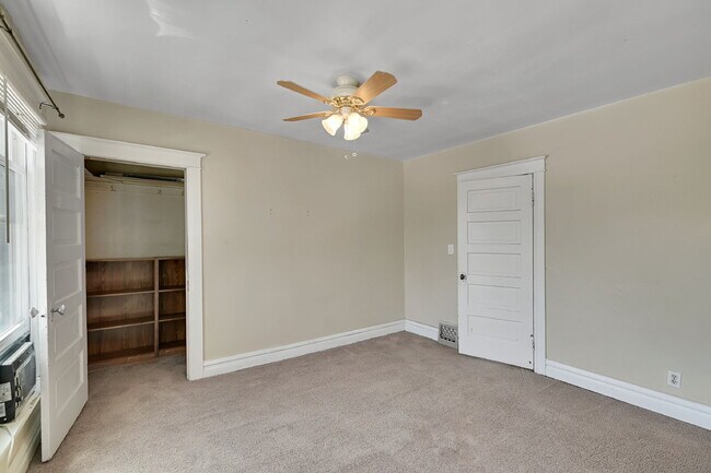 Building Photo - $2,395 - 2 Bed, 2 Bath Townhome in Great D...