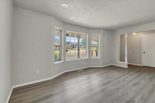 Building Photo - 3600 Sunvalley Dr