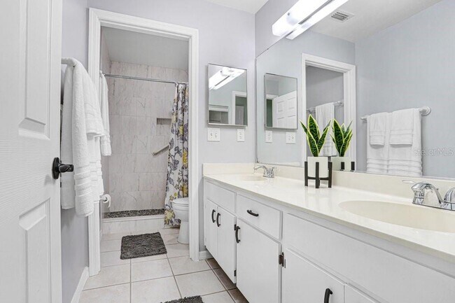 Building Photo - 2306 Lancaster Dr