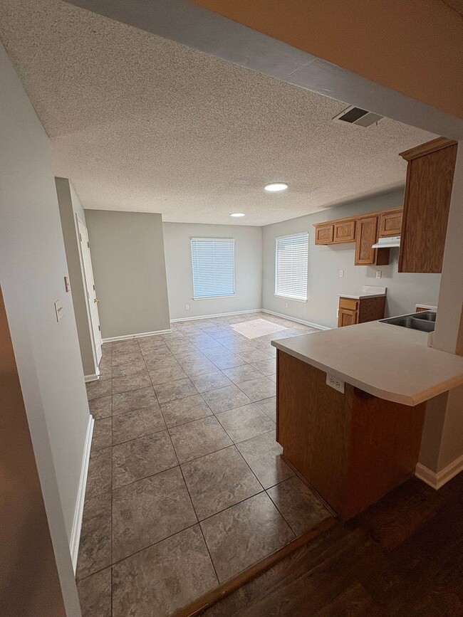 Building Photo - Beautiful 3 bedroom 2 bath home in Cordova, TN 38016