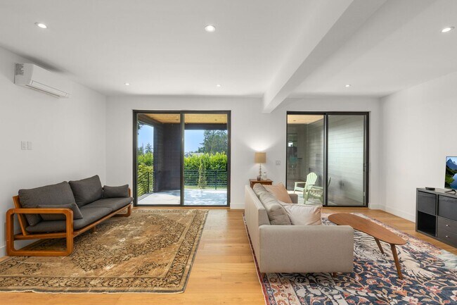 Building Photo - Stunning remodeled apartment with large walk-out patio