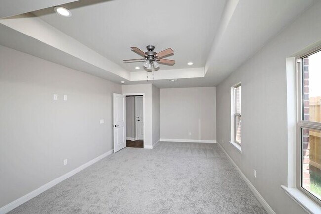 Building Photo - 4707 Carmel Ave