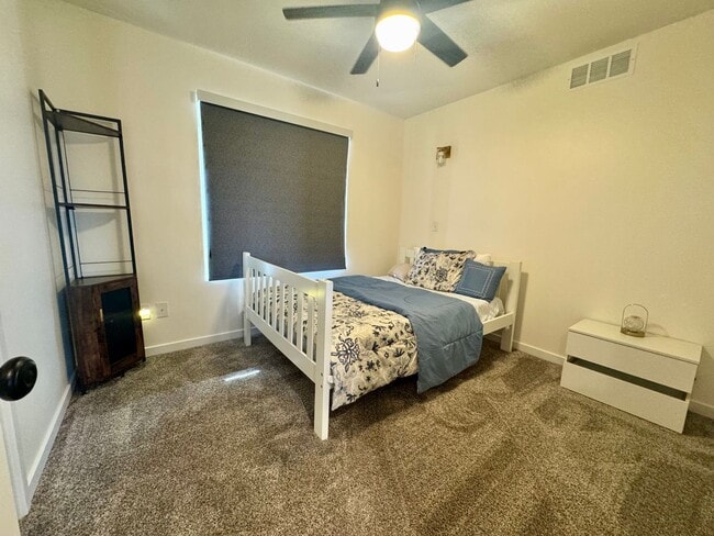 Building Photo - 3 bed 2 bath 1 year old house in SE Lincoln