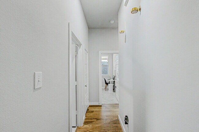 Building Photo - Experience Princeton Lifestyle
