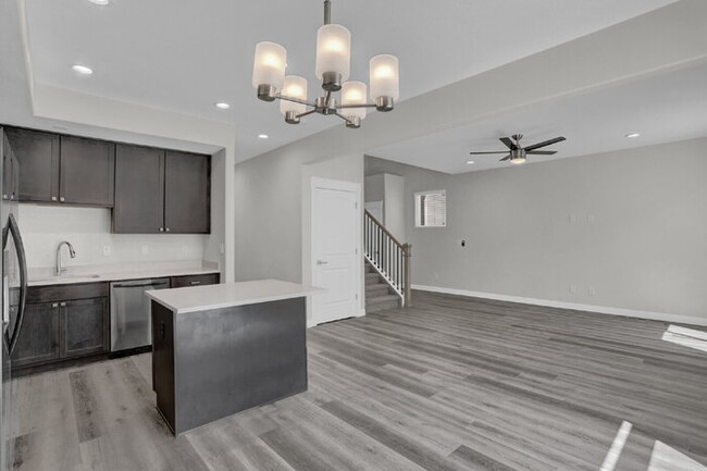 Building Photo - Modern 3-Bedroom Townhome – Conveniently L...