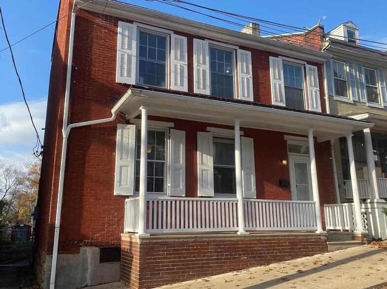 Building Photo - 114 N Brown St