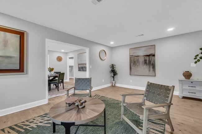 Building Photo - 1402 3rd Ave N