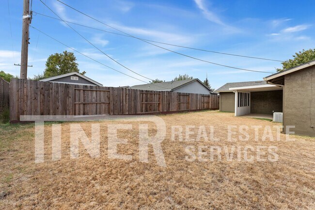 Building Photo - 3729 Moonbeam Dr