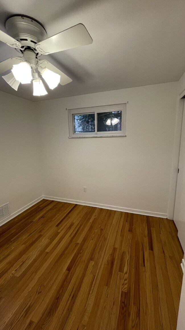 Building Photo - Charming 3 bed, 2 bath with finished basement!