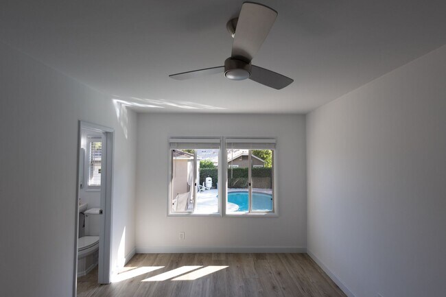 Building Photo - Freshly Renovated 3BR/2BA Pool Home – La C...