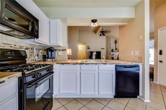 Building Photo - 8903 Shattuck Cove