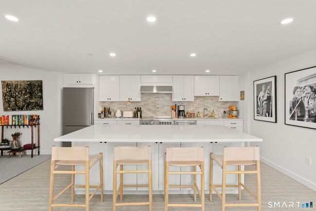 Building Photo - 140 Rowayton Ave