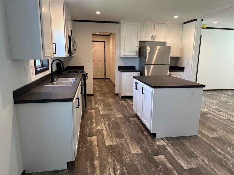 Building Photo - 204 Paradise Ter