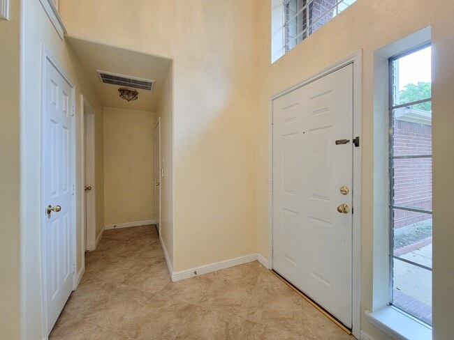 Building Photo - 14938 Brightbrook Dr