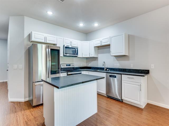 Building Photo - 751 Pipeline Ct