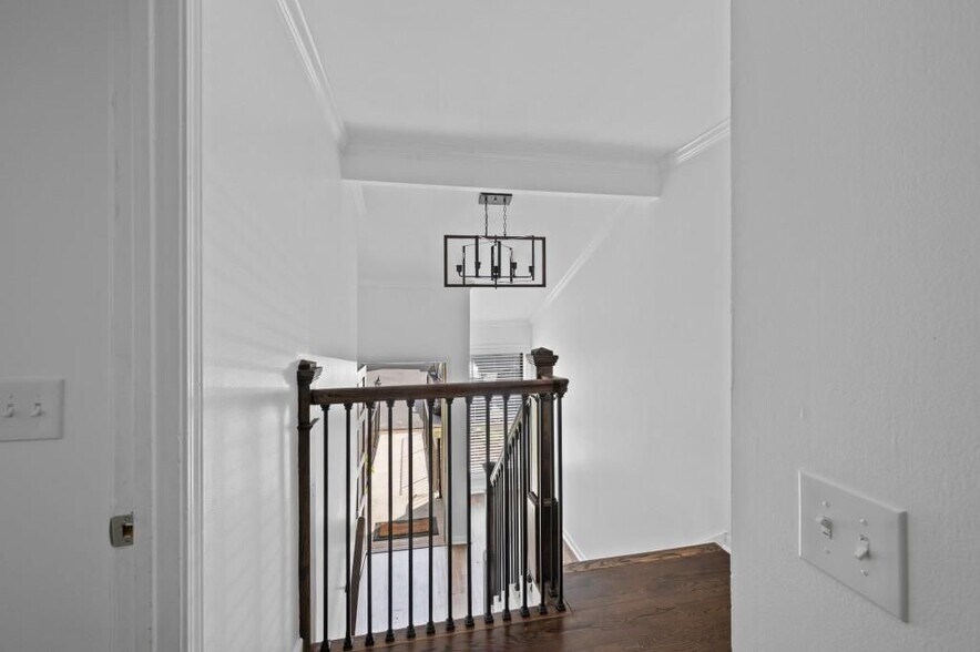 Building Photo - 1744 Woodcliff Pl NE