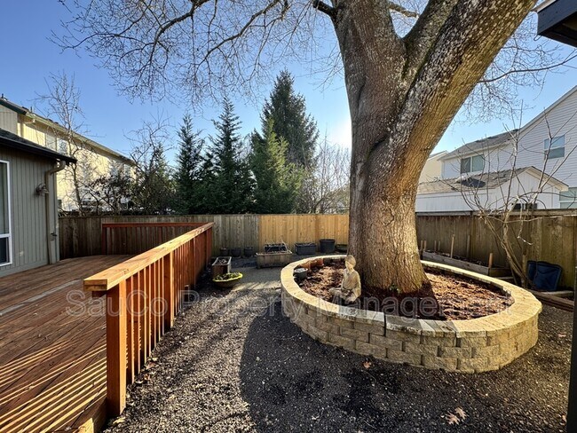 Building Photo - 255 NE 74th Ave