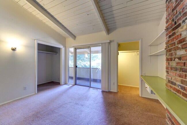 Building Photo - 1000 11th St