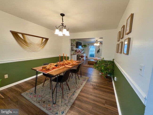 Building Photo - 211 Eagle View Ln