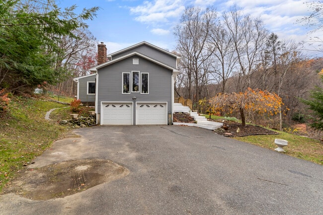 Building Photo - 8 Glenview Dr