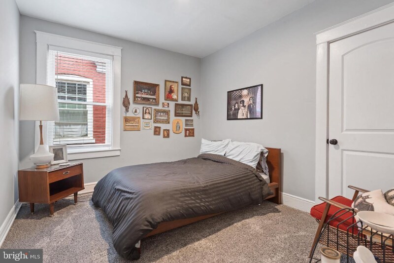 Building Photo - 153 E Ross St