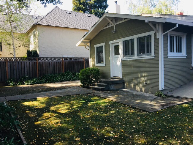 Building Photo - 1122 Channing Ave