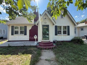 Building Photo - $1100 - 2 bedroom/ 1 bathroom - Gorgeous Single Family Home