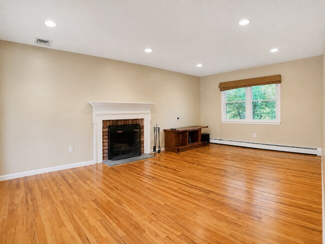 Building Photo - 119 Edgewood Rd