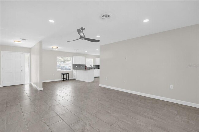 Building Photo - 3800 Pine St