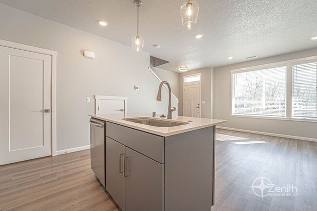 Building Photo - 16326 NE 20th St