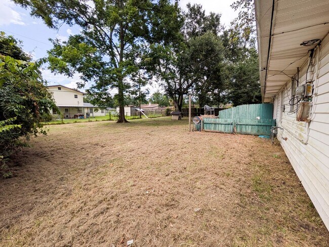 Building Photo - 5040 Raleigh Dr