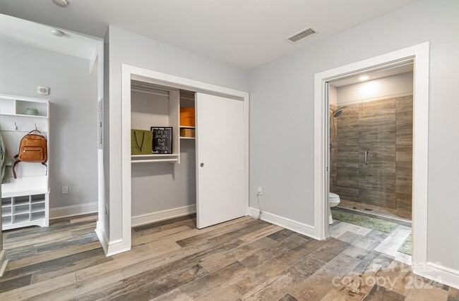 Building Photo - 307 W Trade St