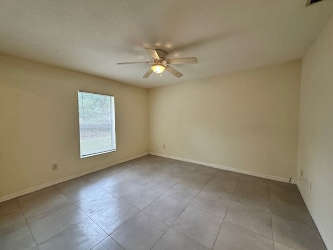 Building Photo - 56 Wheatfield Dr