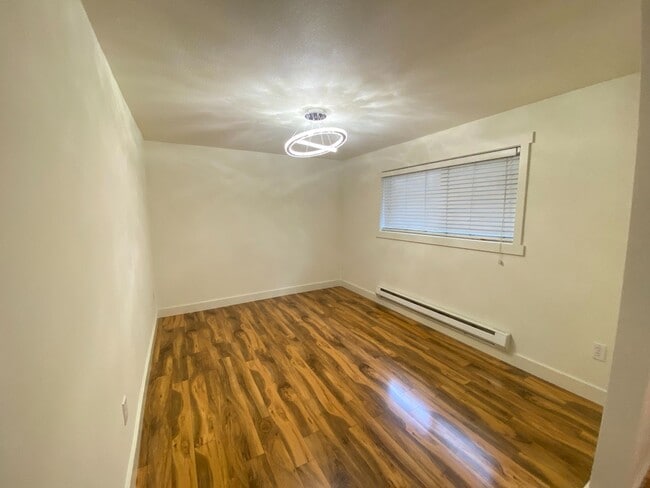 Building Photo - Fantastic location for this spacious 2 level townhouse