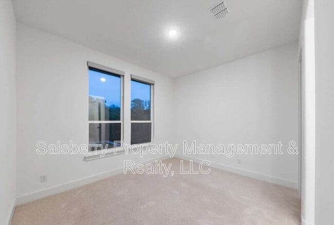 Building Photo - 1790 Coopers Hawk Dr