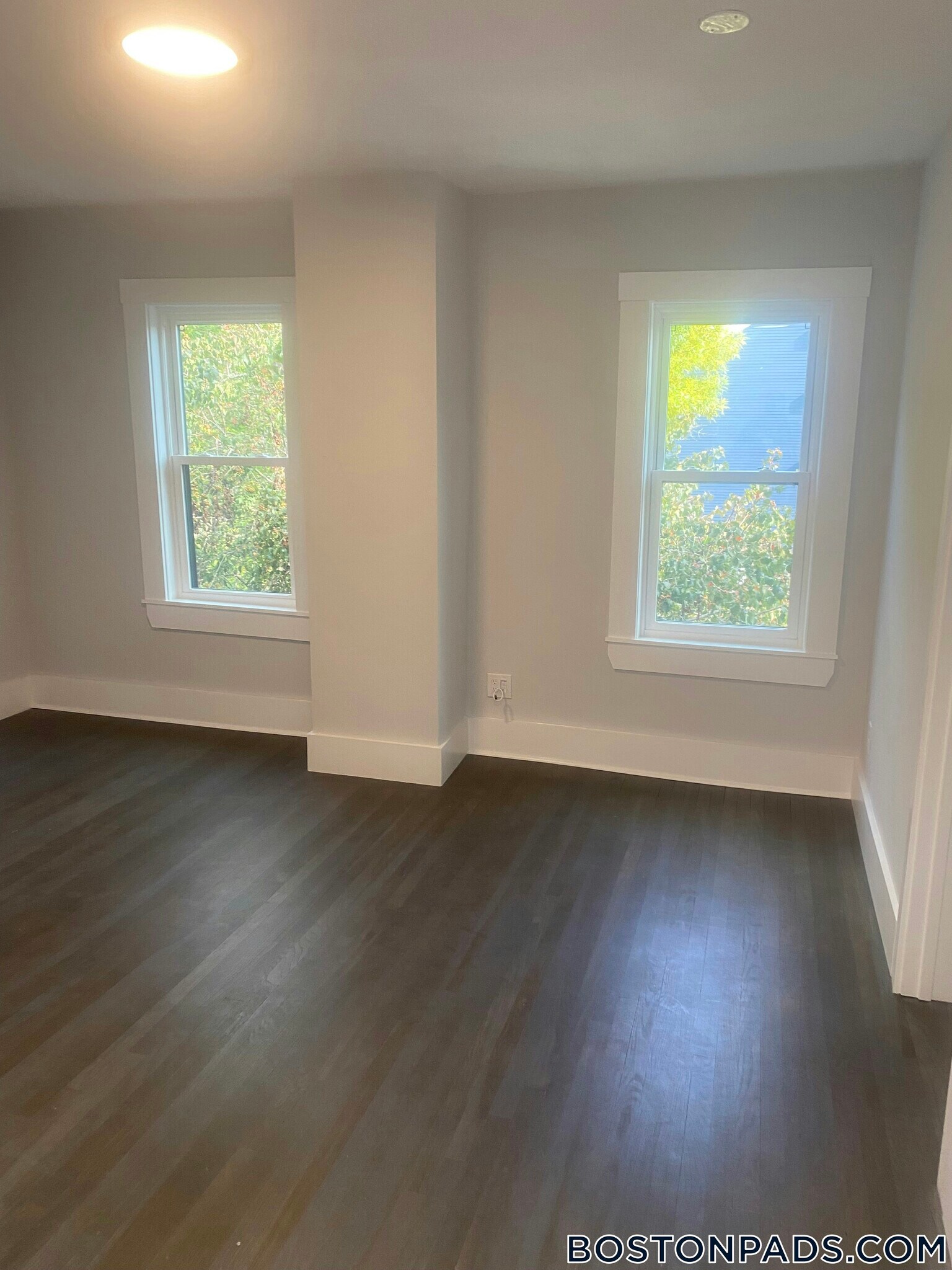 Building Photo - 118 Marginal St