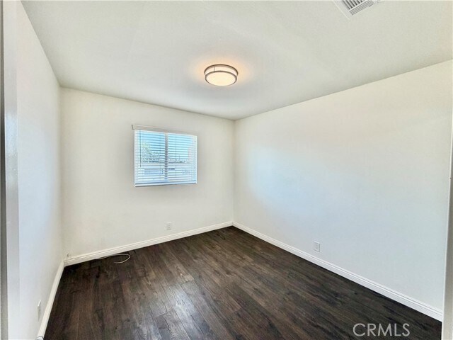 Building Photo - 1477 W 20th St