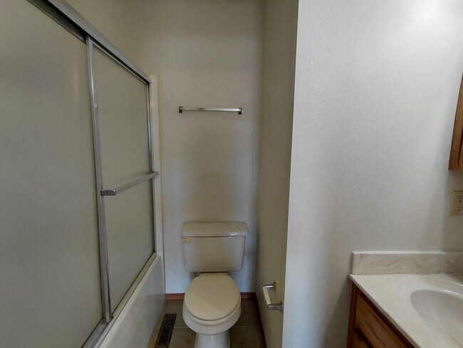 Building Photo - 20305 Skyview Dr
