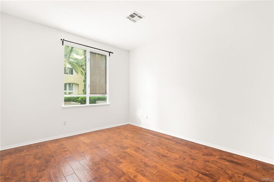 Building Photo - 6400 Crescent Park E