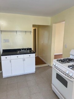 Building Photo - 2 Chace St