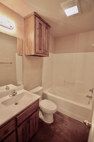 Building Photo - 956 E 3rd St