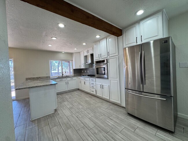 Building Photo - Academy Acres North 3 Bed Ready Now!