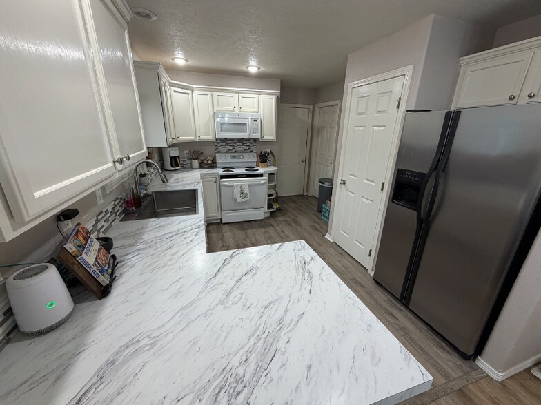 Building Photo - 1740 Peregrine Dr