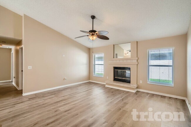 Building Photo - 856 Crestridge Cir