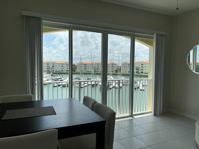 Building Photo - 10 Harbour Isle Dr E